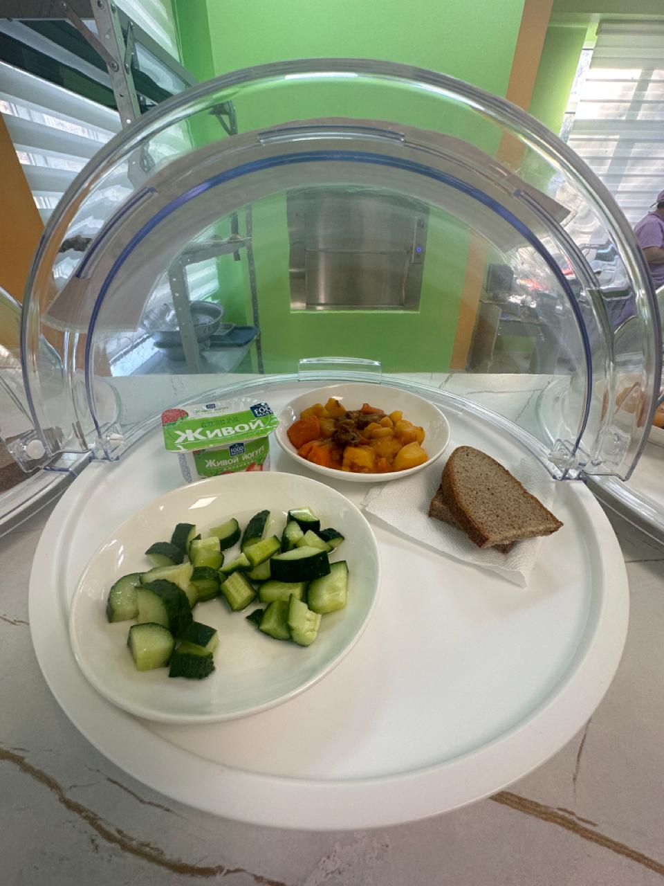 Меню горячего питания в школьной столовой